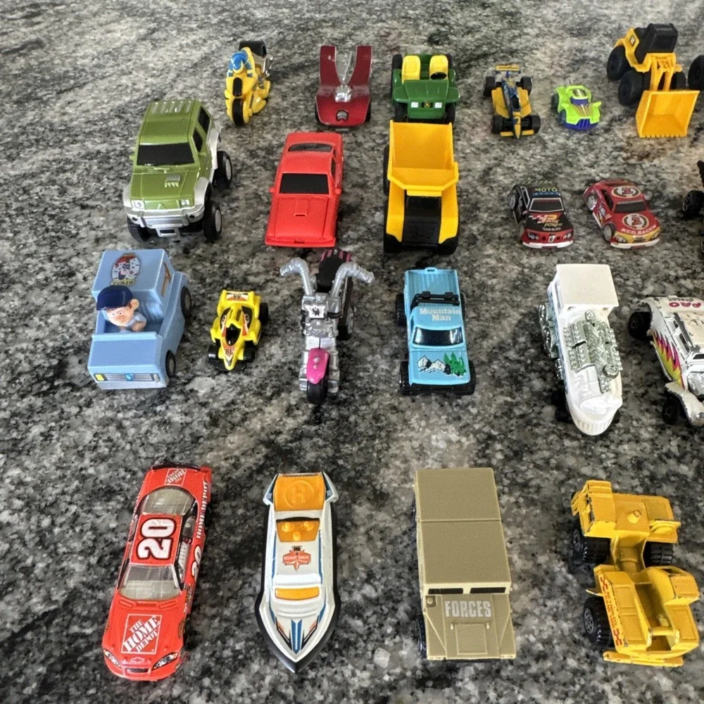 Lot of‎ Hot Wheels Matchbox John Deere NASCAR Disney And Miscellaneous 47 Cars